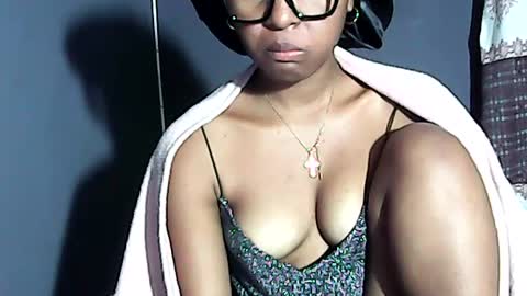 ellah245 online show from July 6, 12:03 am