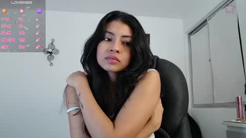 Ella Amoneth online show from August 5, 3:59 am