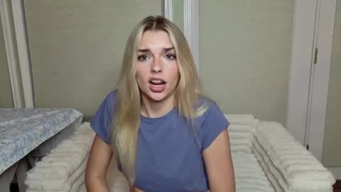 ellalowe online show from August 8, 3:28 am