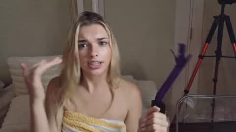 ellalowe online show from August 10, 3:41 am