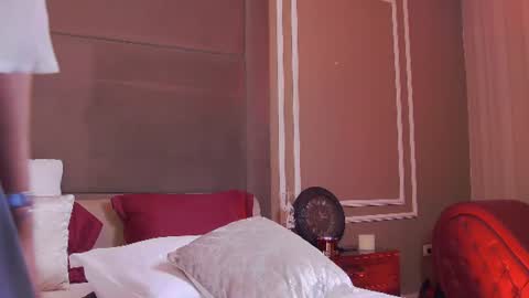 ellalux online show from August 5, 5:38 am
