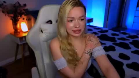 Ella online show from July 2, 7:09 am