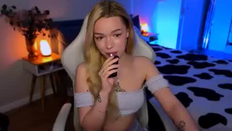 Ella online show from July 10, 6:08 am