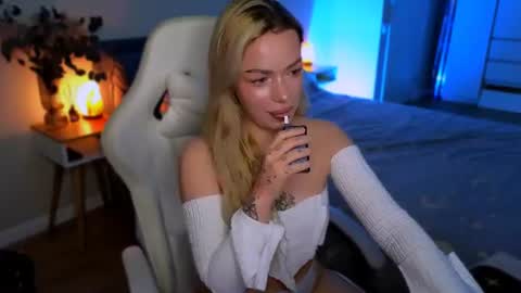 Ella online show from July 30, 6:54 am