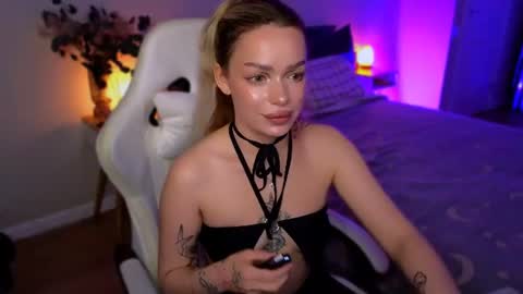 Ella online show from July 31, 8:09 am