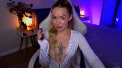 Ella online show from August 3, 8:43 am
