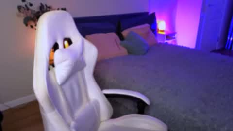 Ella online show from August 9, 8:37 am