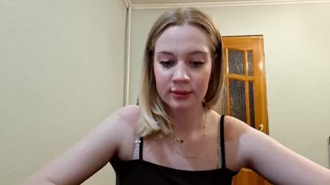 ellaygray online show from August 1, 8:04 pm