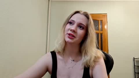 ellaygray online show from August 6, 5:23 pm