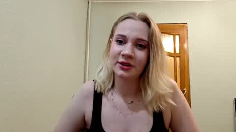 ellaygray online show from August 6, 6:29 pm
