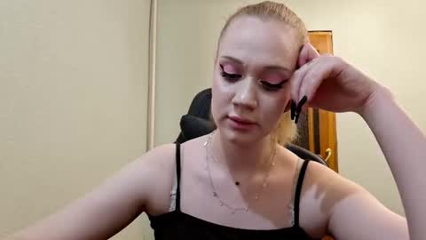 ellaygray online show from August 7, 7:14 pm