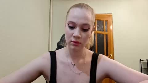 ellaygray online show from August 8, 5:35 pm