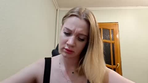 ellaygray online show from August 9, 3:24 pm
