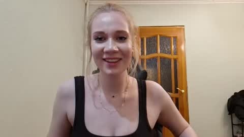 ellaygray online show from August 12, 8:55 pm