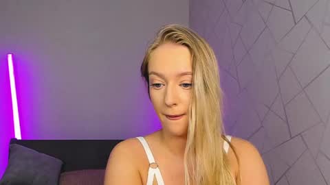 elldiana online show from June 8, 3:23 am
