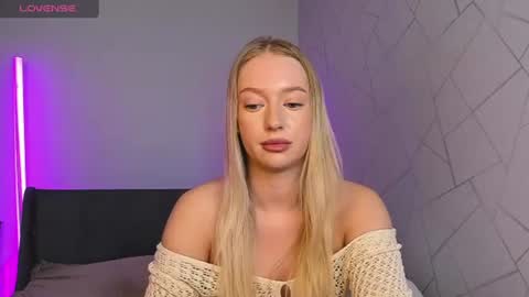 elldiana online show from June 10, 3:24 am