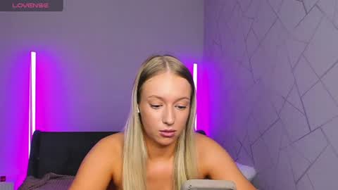 elldiana online show from June 12, 3:57 am