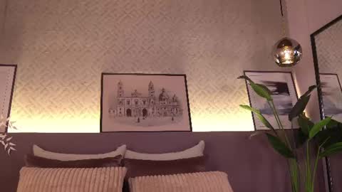 ellediane online show from August 14, 3:43 am