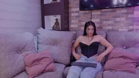 Ellie online show from August 8, 1:16 am