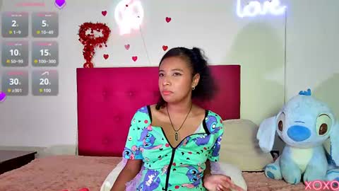 ellie_cute7 online show from August 14, 10:57 pm