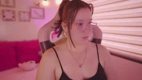 ellie_doll_ online show from August 1, 2:23 pm