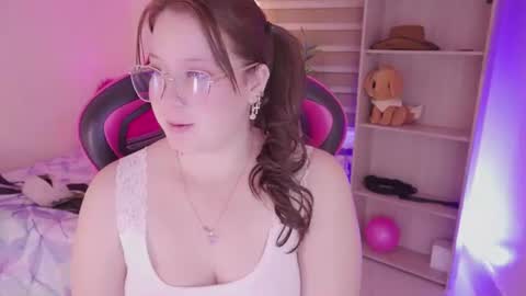 ellie_doll_ online show from August 5, 11:03 pm