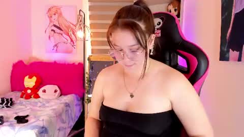 ellie_doll_ online show from August 7, 5:57 pm