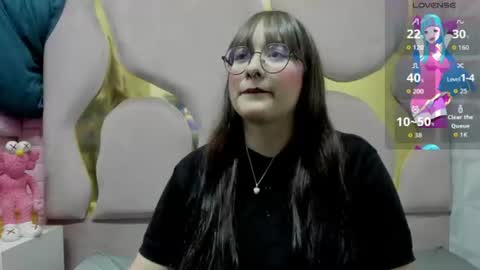 ellie_hh online show from August 18, 1:28 pm