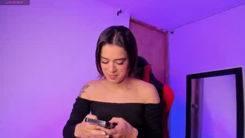 elliecarter_ online show from August 16, 4:16 am