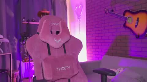 elliecutes online show from August 7, 10:48 am