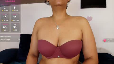 elliee1 online show from August 11, 11:56 am