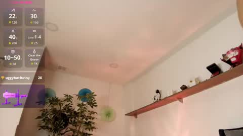 elliee1 online show from August 15, 4:44 pm