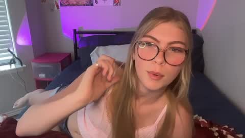 Ellie online show from April 12, 8:55 pm