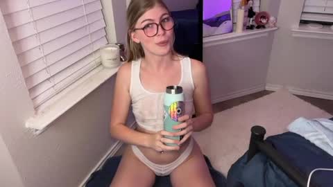Ellie online show from April 13, 2:25 am