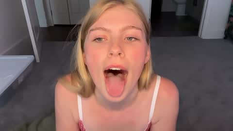 Ellie online show from May 6, 12:01 am
