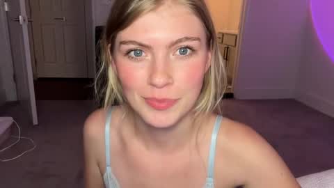 Ellie online show from May 7, 3:40 am