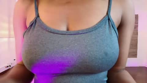 elliee_alves online show from August 5, 5:00 pm