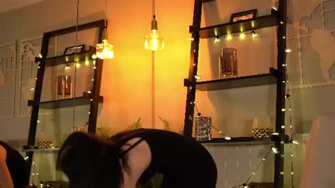 EllieJules online show from August 10, 11:00 am