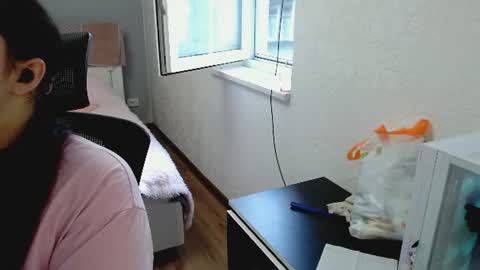 Ellie online show from August 9, 10:16 am