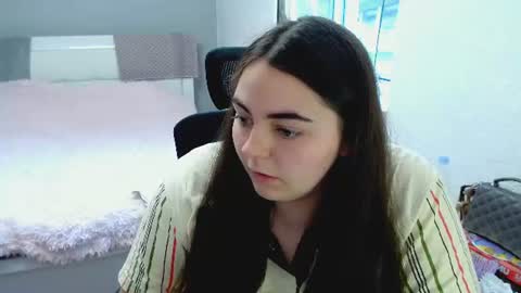 Ellie online show from August 11, 9:33 am