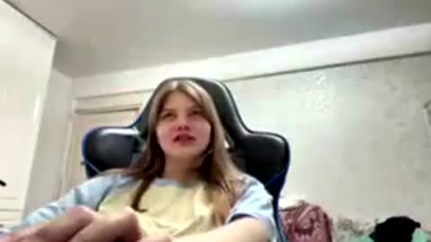 Elly online show from August 11, 5:37 pm