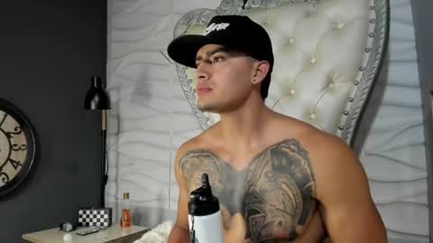 Elloit Colton online show from August 12, 2:25 am