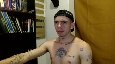 elliot_uwu online show from August 18, 12:49 am