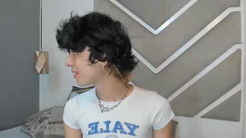 elliotvolkov online show from July 26, 2:22 pm