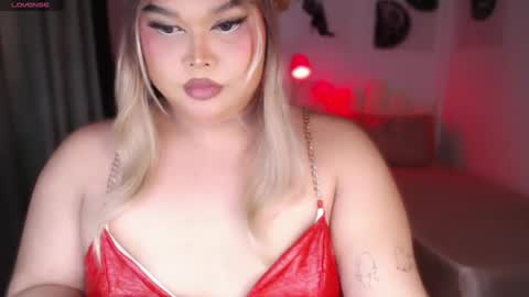 Ellise online show from July 18, 8:10 pm