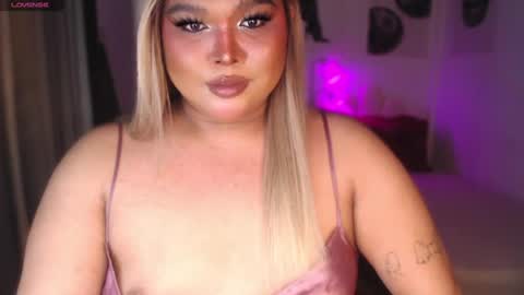 Ellise online show from August 6, 7:13 pm