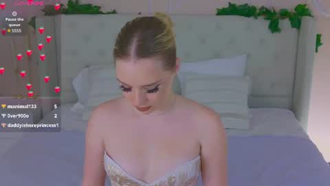 Elly Linn online show from August 6, 1:04 am