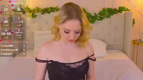 Elly Linn online show from August 8, 8:20 pm