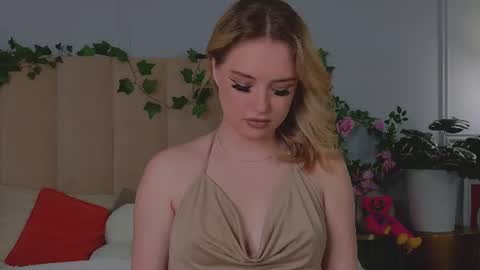 Elly Linn online show from August 9, 6:09 pm