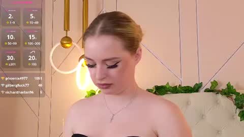 Elly Linn online show from August 12, 1:19 am